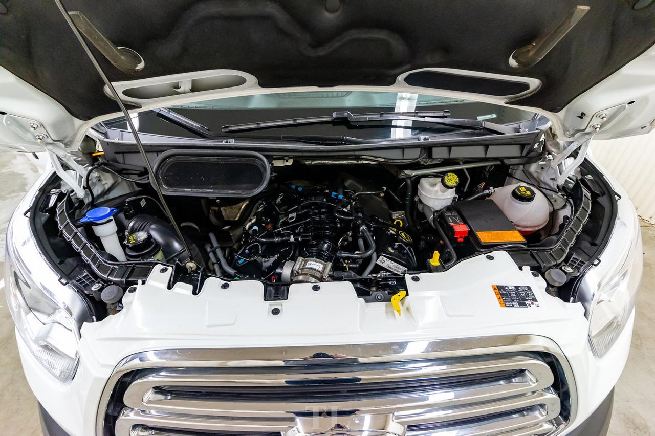 2017 Ford T-150 XLT Med Roof 8 Passenger BCam Red Deer AB