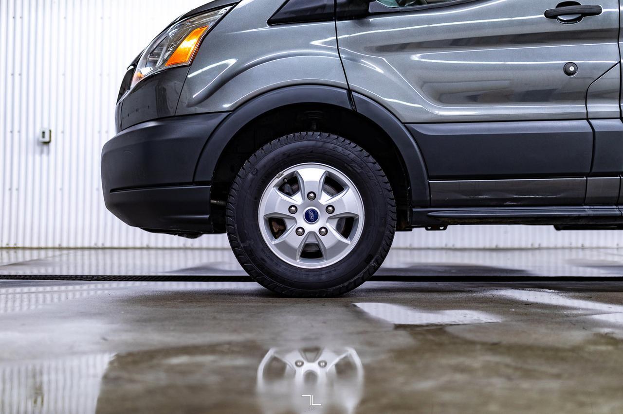 2017 Ford T-350 XLT 12 Passenger Van Nav BCam Red Deer AB