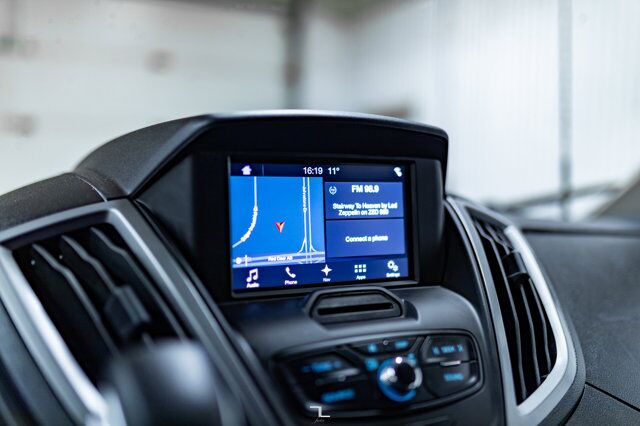 2017 Ford T-350 XLT 12 Passenger Van Nav BCam Red Deer AB