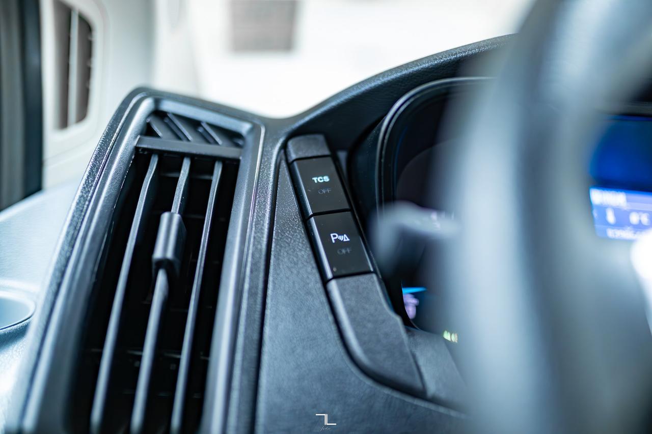 2017 Ford Transit T-150 XLT Med Roof 10 Passenger BCam Red Deer AB