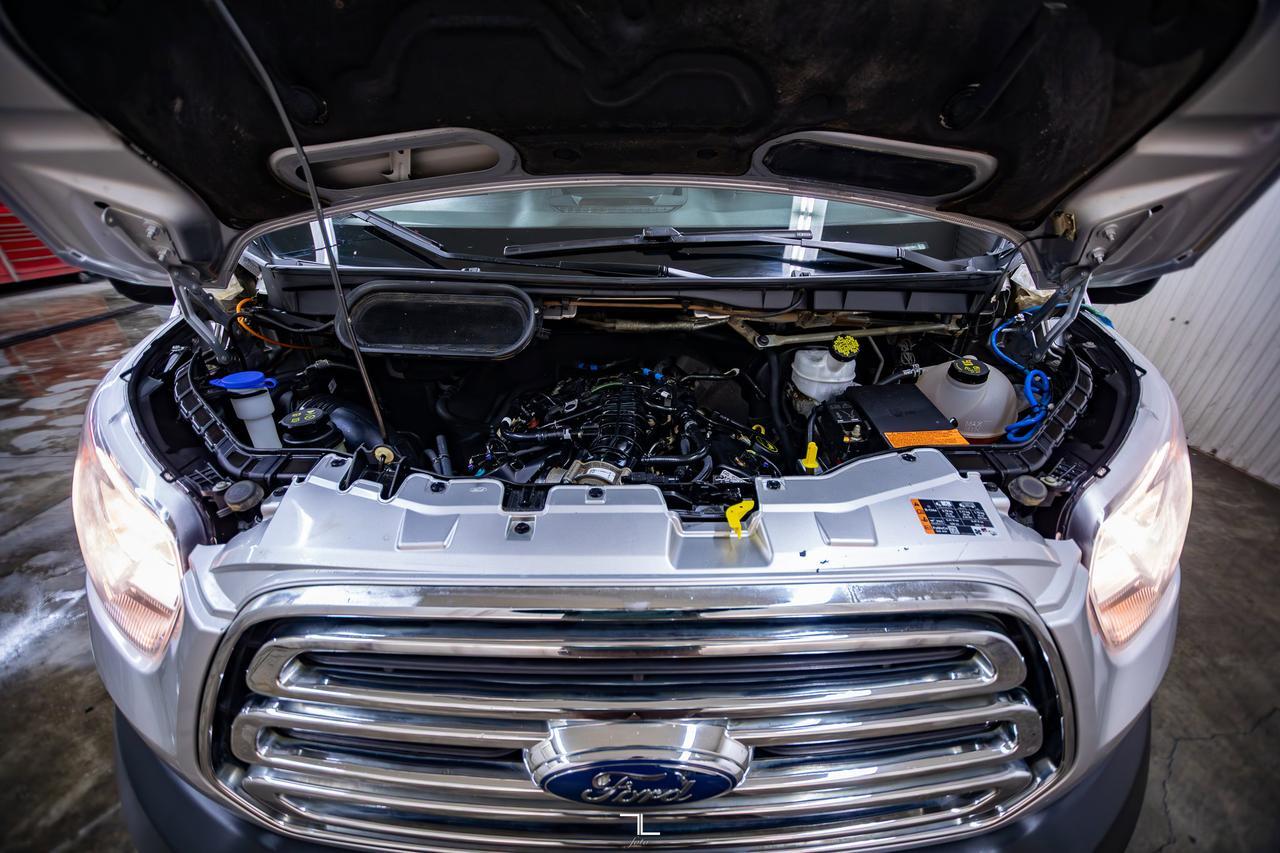 2017 Ford Transit T-150 XLT Med Roof 10 Passenger BCam Red Deer AB