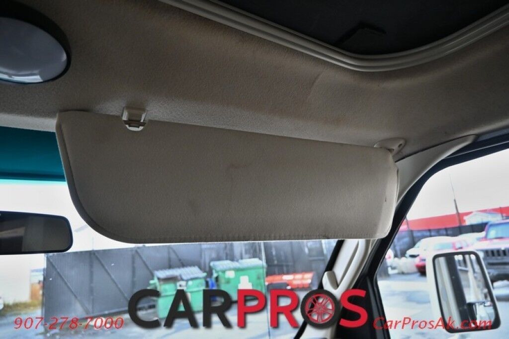 2017 Forest River Leprechaun M-230CB - 6.8L V10 Triton - 4.0 kW Onan Generator - 3 Burner Stove - Microwave - Refrigerator - Sleeps 7 - Power Awning - Bathroom w/ Shower - Queen Bed - Tow Package Anchorage AK