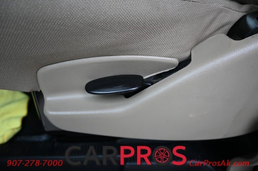 2017 Forest River Leprechaun M-230CB - 6.8L V10 Triton - 4.0 kW Onan Generator - 3 Burner Stove - Microwave - Refrigerator - Sleeps 7 - Power Awning - Bathroom w/ Shower - Queen Bed - Tow Package Anchorage AK