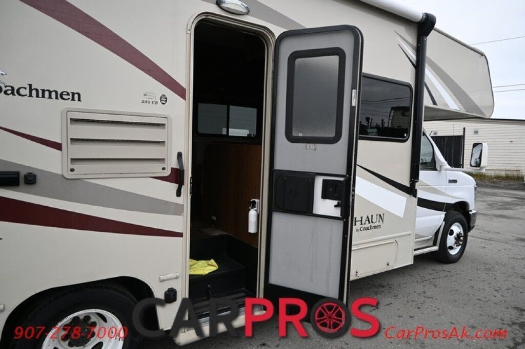 2017 Forest River Leprechaun M-230CB - 6.8L V10 Triton - 4.0 kW Onan Generator - 3 Burner Stove - Microwave - Refrigerator - Sleeps 7 - Power Awning - Bathroom w/ Shower - Queen Bed - Tow Package Anchorage AK