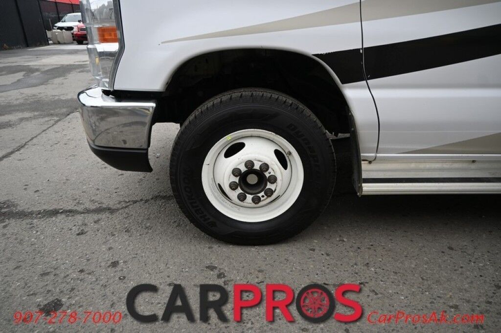 2017 Forest River Leprechaun M-230CB - 6.8L V10 Triton - 4.0 kW Onan Generator - 3 Burner Stove - Microwave - Refrigerator - Sleeps 7 - Power Awning - Bathroom w/ Shower - Queen Bed - Tow Package Anchorage AK