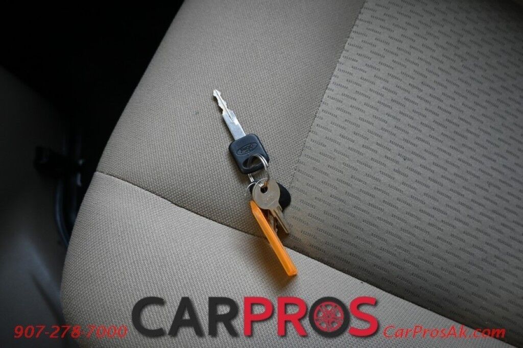 2017 Forest River Leprechaun M-230CB - 6.8L V10 Triton - 4.0 kW Onan Generator - 3 Burner Stove - Microwave - Refrigerator - Sleeps 7 - Power Awning - Bathroom w/ Shower - Queen Bed - Tow Package Anchorage AK