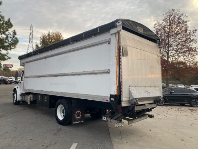 2017 Freightliner M2 106 724