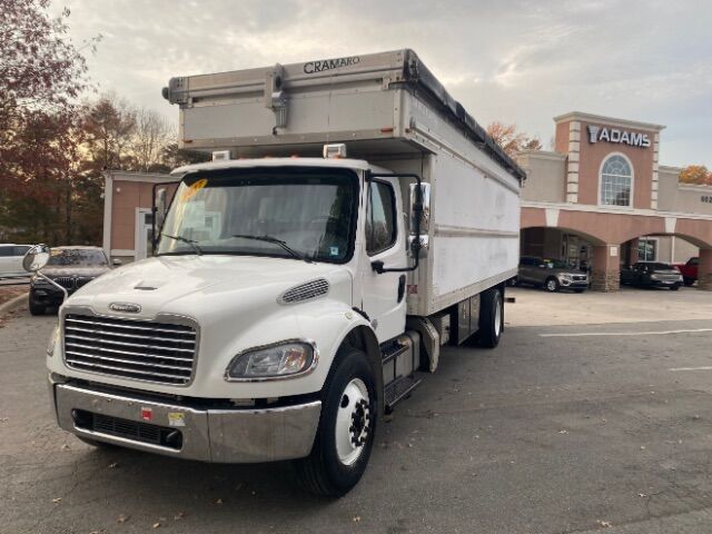 2017 Freightliner M2 106 724