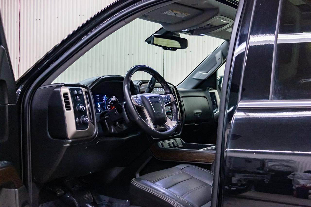 2017 GMC Sierra 1500 4x4 Crew Cab Denali Leather Roof Nav Red Deer AB