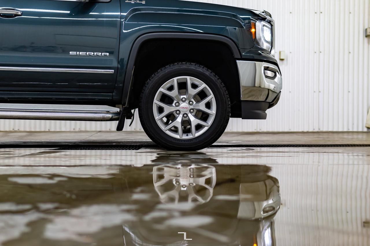 2017 GMC Sierra 1500 4x4 Crew Cab SLT Leather Nav BCam Red Deer AB