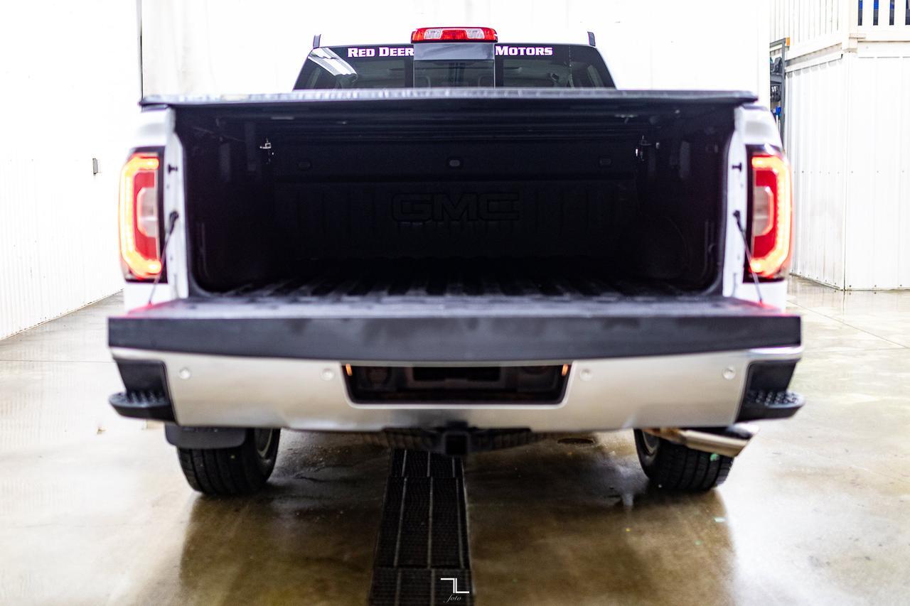 2017 GMC Sierra 1500 4x4 Crew Cab SLT Z71 Leather Roof Nav Red Deer AB