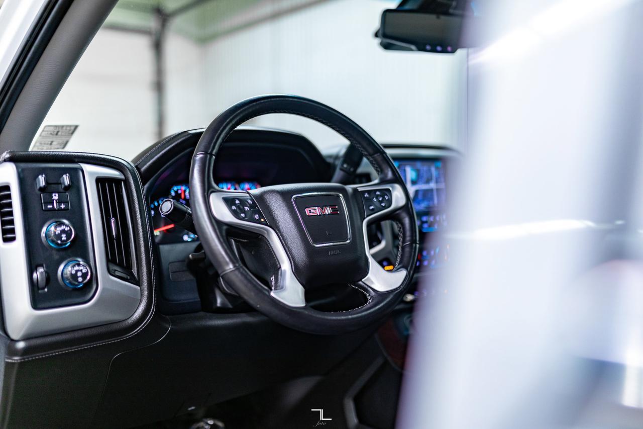 2017 GMC Sierra 1500 4x4 Crew Cab SLT Z71 Leather Roof Nav Red Deer AB