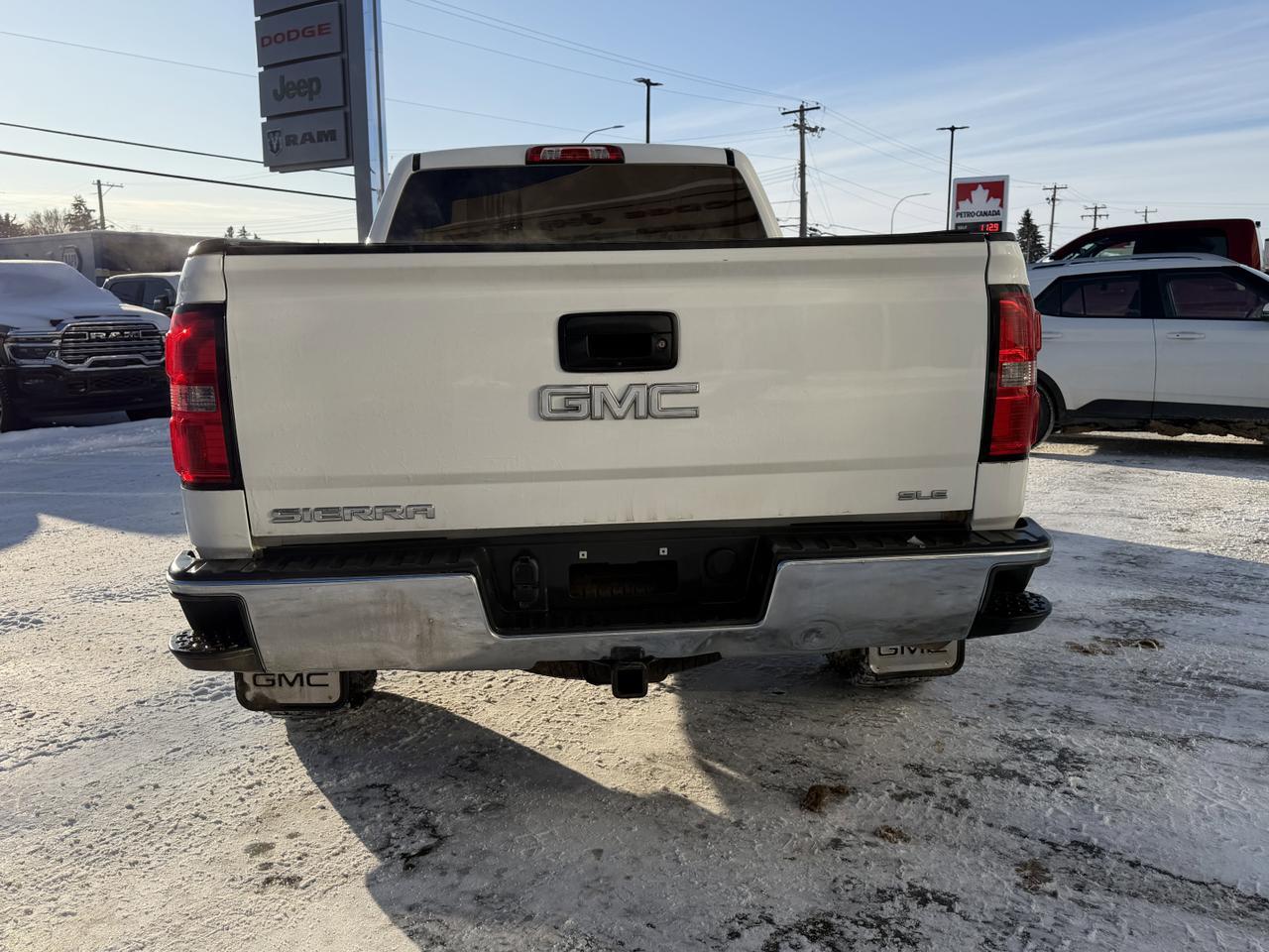 2017 GMC Sierra 1500 SLE | 6' Box | Bucket Seats | Heated Seats | Aftermarket Wheels | Tonneau Cover Redwater AB