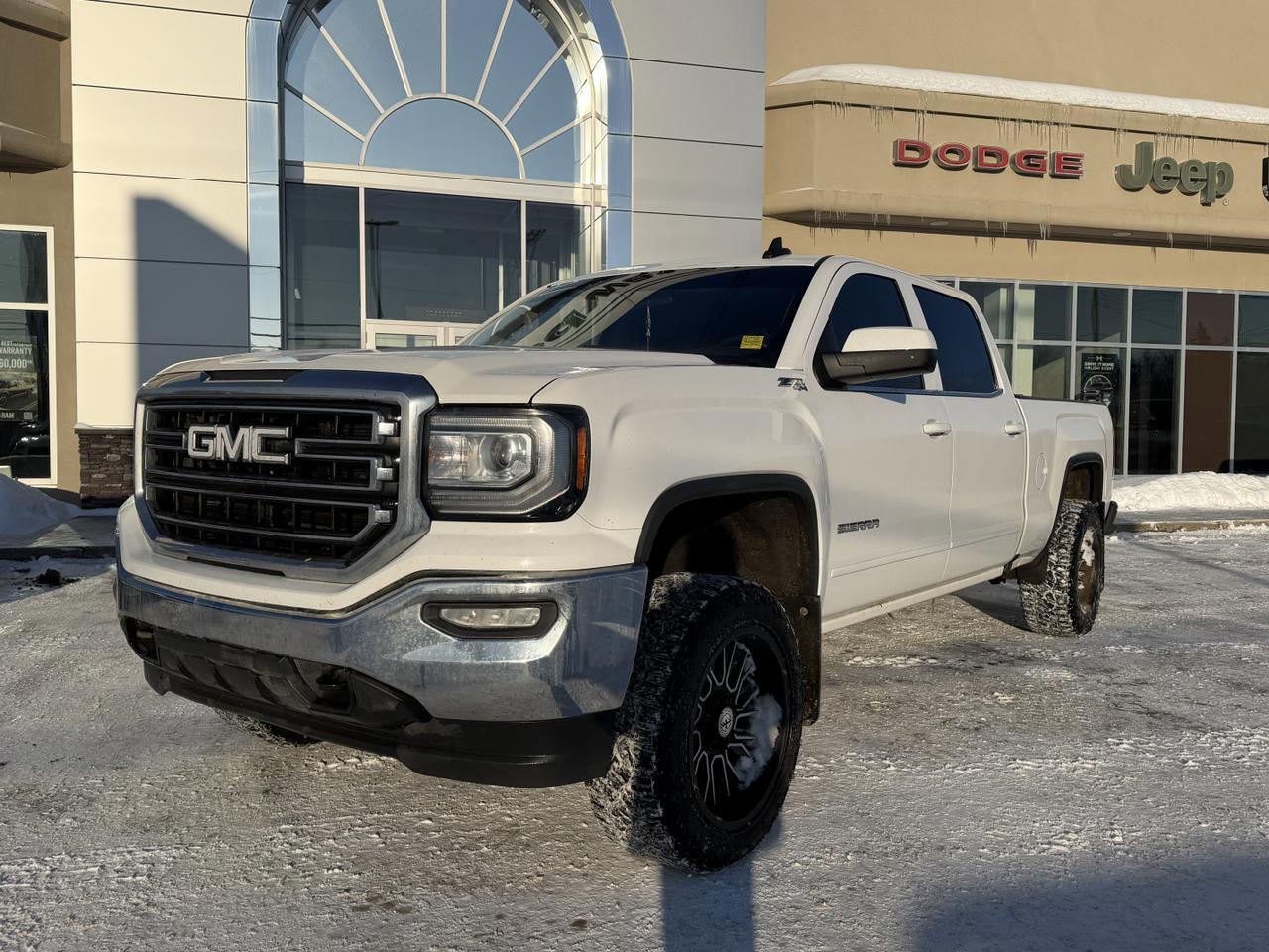 2017 GMC Sierra 1500 SLE | 6' Box | Bucket Seats | Heated Seats | Aftermarket Wheels | Tonneau Cover Redwater AB
