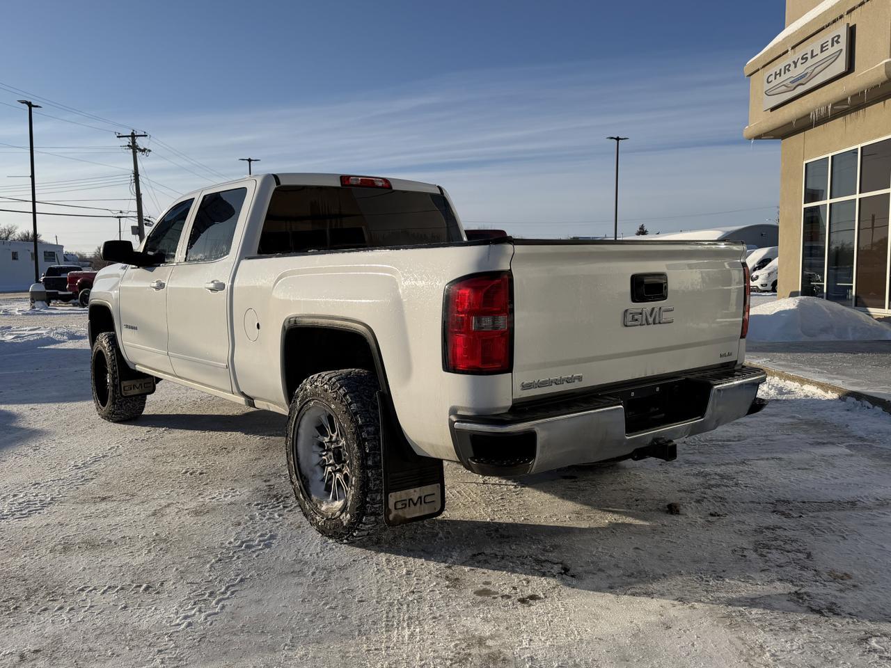 2017 GMC Sierra 1500 SLE | 6' Box | Bucket Seats | Heated Seats | Aftermarket Wheels | Tonneau Cover Redwater AB
