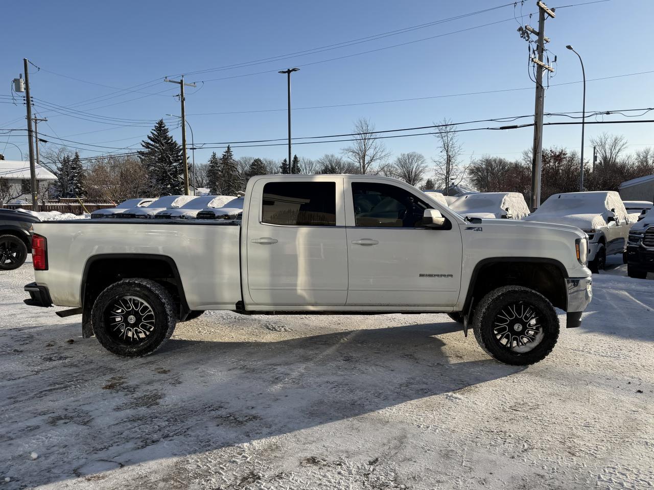 2017 GMC Sierra 1500 SLE | 6' Box | Bucket Seats | Heated Seats | Aftermarket Wheels | Tonneau Cover Redwater AB