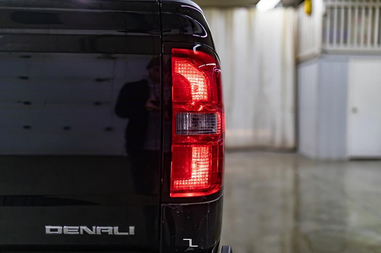 2017 GMC Sierra 2500 4x4 Crew Cab Denali HD Leather Roof Nav BCam Red Deer AB