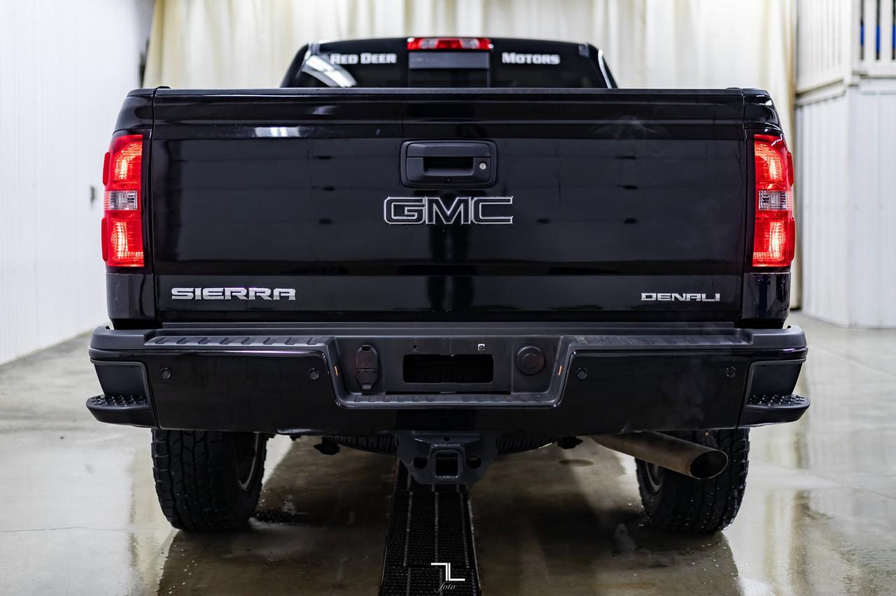 2017 GMC Sierra 2500 4x4 Crew Cab Denali HD Leather Roof Nav BCam Red Deer AB