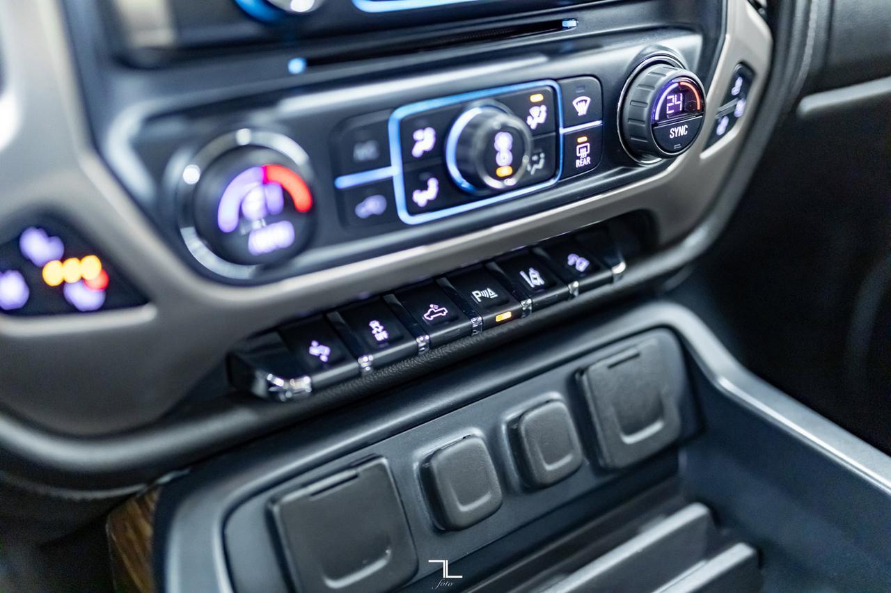 2017 GMC Sierra 2500 4x4 Crew Cab Denali HD Leather Roof Nav BCam Red Deer AB