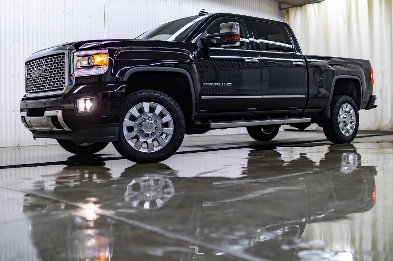 2017 GMC Sierra 2500 4x4 Crew Cab Denali HD Leather Roof Nav BCam Red Deer AB
