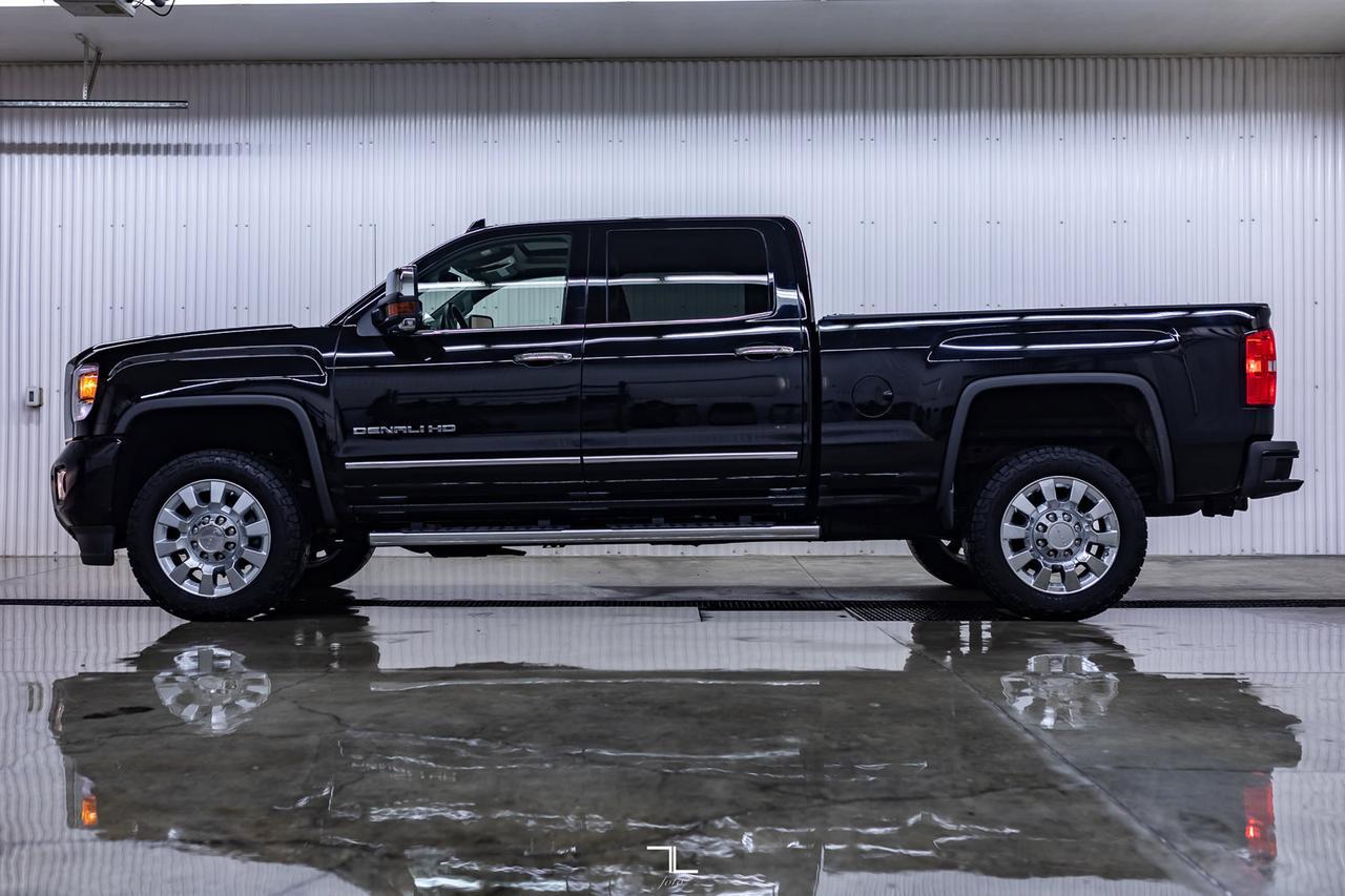 2017 GMC Sierra 2500 4x4 Crew Cab Denali HD Leather Roof Nav BCam Red Deer AB