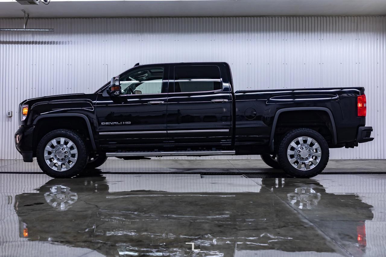 2017 GMC Sierra 2500 4x4 Crew Cab Denali HD Leather Roof Nav BCam Red Deer AB