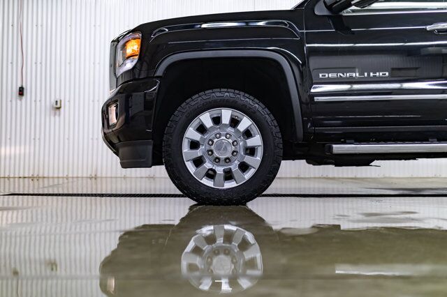 2017 GMC Sierra 2500 4x4 Crew Cab Denali HD Leather Roof Nav BCam Red Deer AB