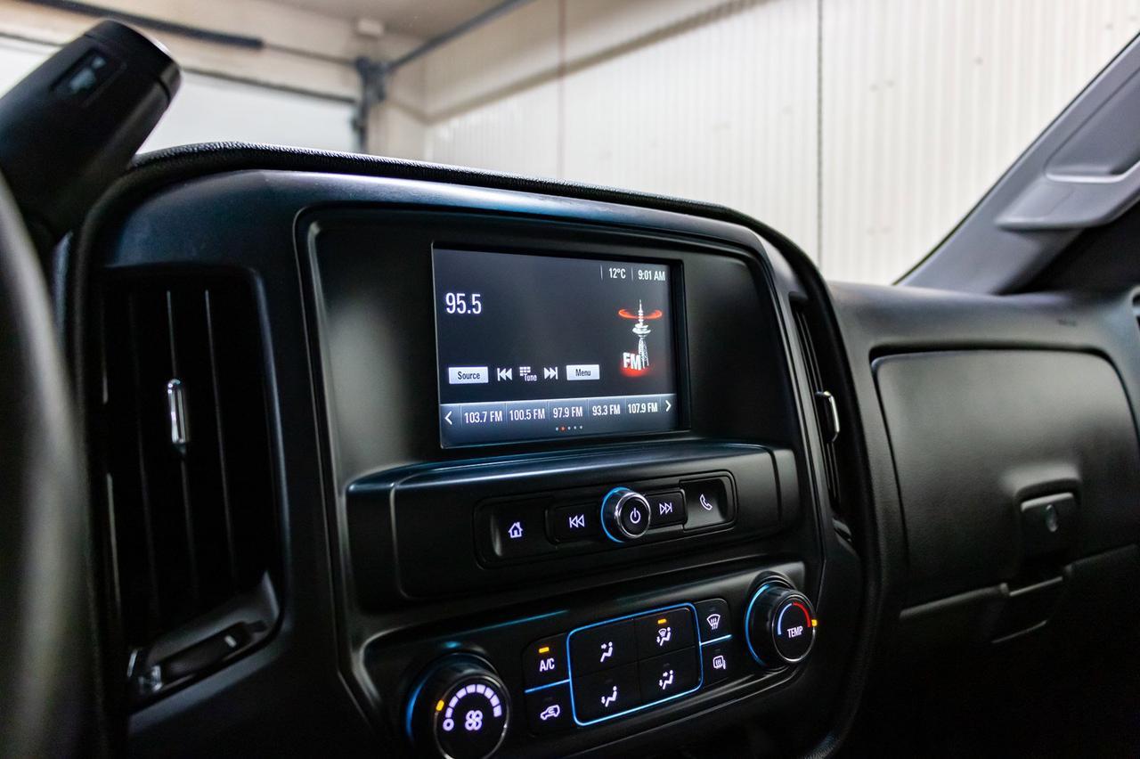 2017 GMC Sierra 2500HD 4x4 Crew Cab LT Deck Red Deer AB