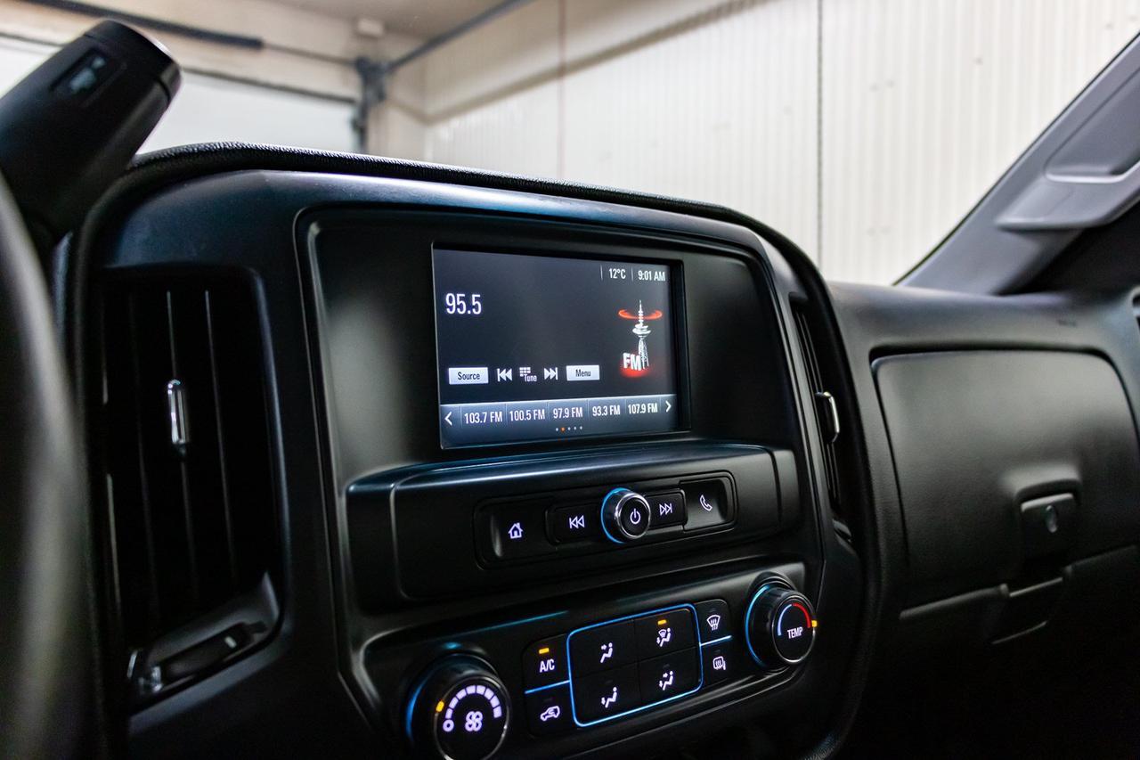 2017 GMC Sierra 2500HD 4x4 Crew Cab LT Deck Red Deer AB
