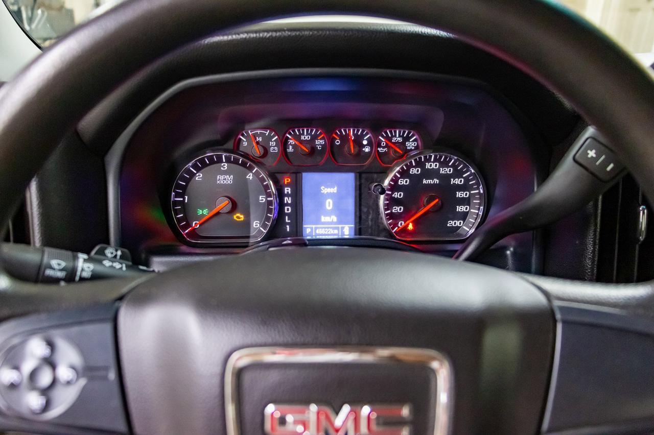 2017 GMC Sierra 2500HD 4x4 Crew Cab LT Deck Red Deer AB