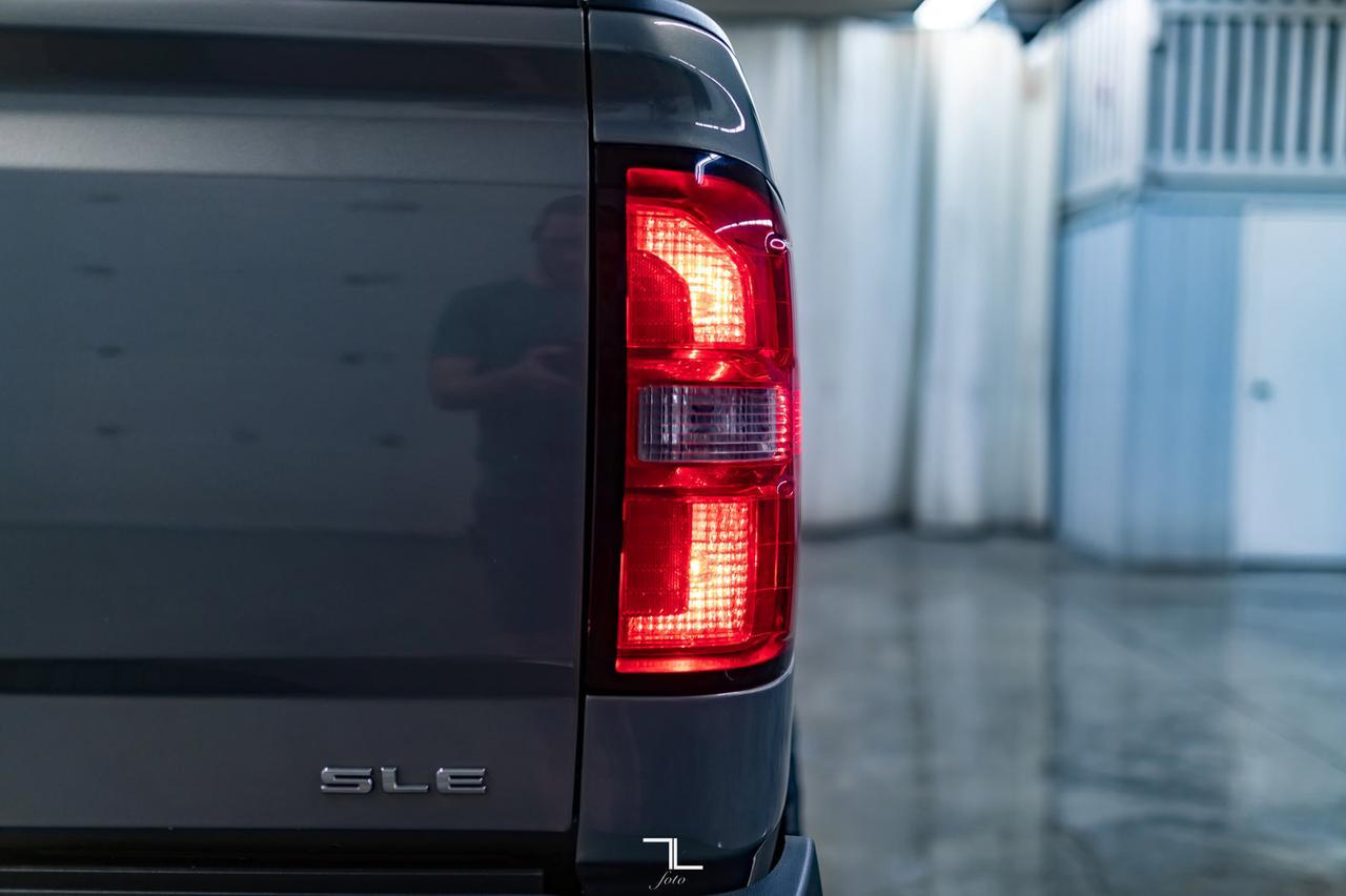 2017 GMC Sierra 2500HD 4x4 Crew Cab SLE Z71 BCam Fuel Wheels Red Deer AB