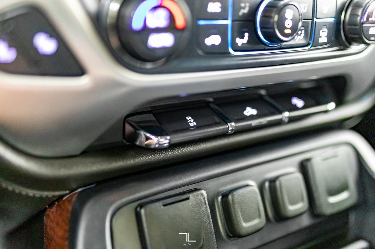 2017 GMC Sierra 2500HD 4x4 Crew Cab SLE Z71 BCam Fuel Wheels Red Deer AB