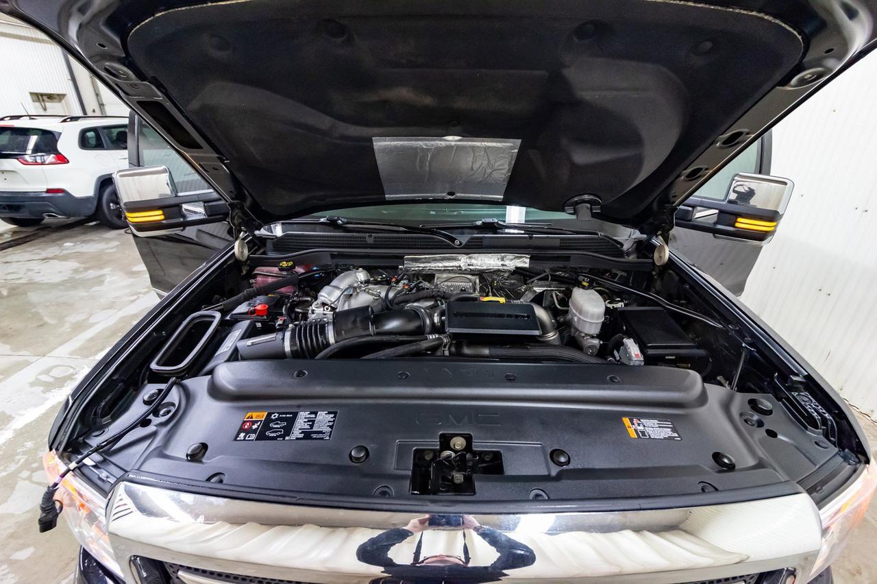 2017 GMC Sierra 2500HD 4x4 Crew Cab SLT All Terrain Diesel Red Deer AB