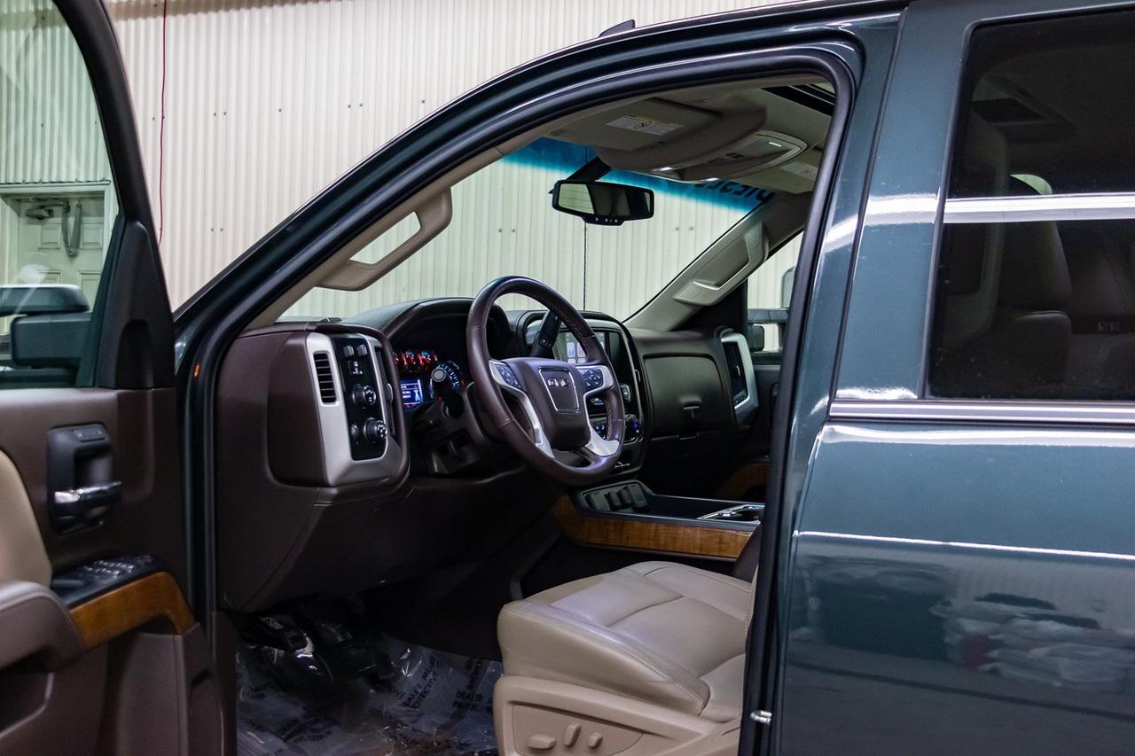 2017 GMC Sierra 2500HD 4x4 Crew Cab SLT Diesel Leather Roof BCam Red Deer AB
