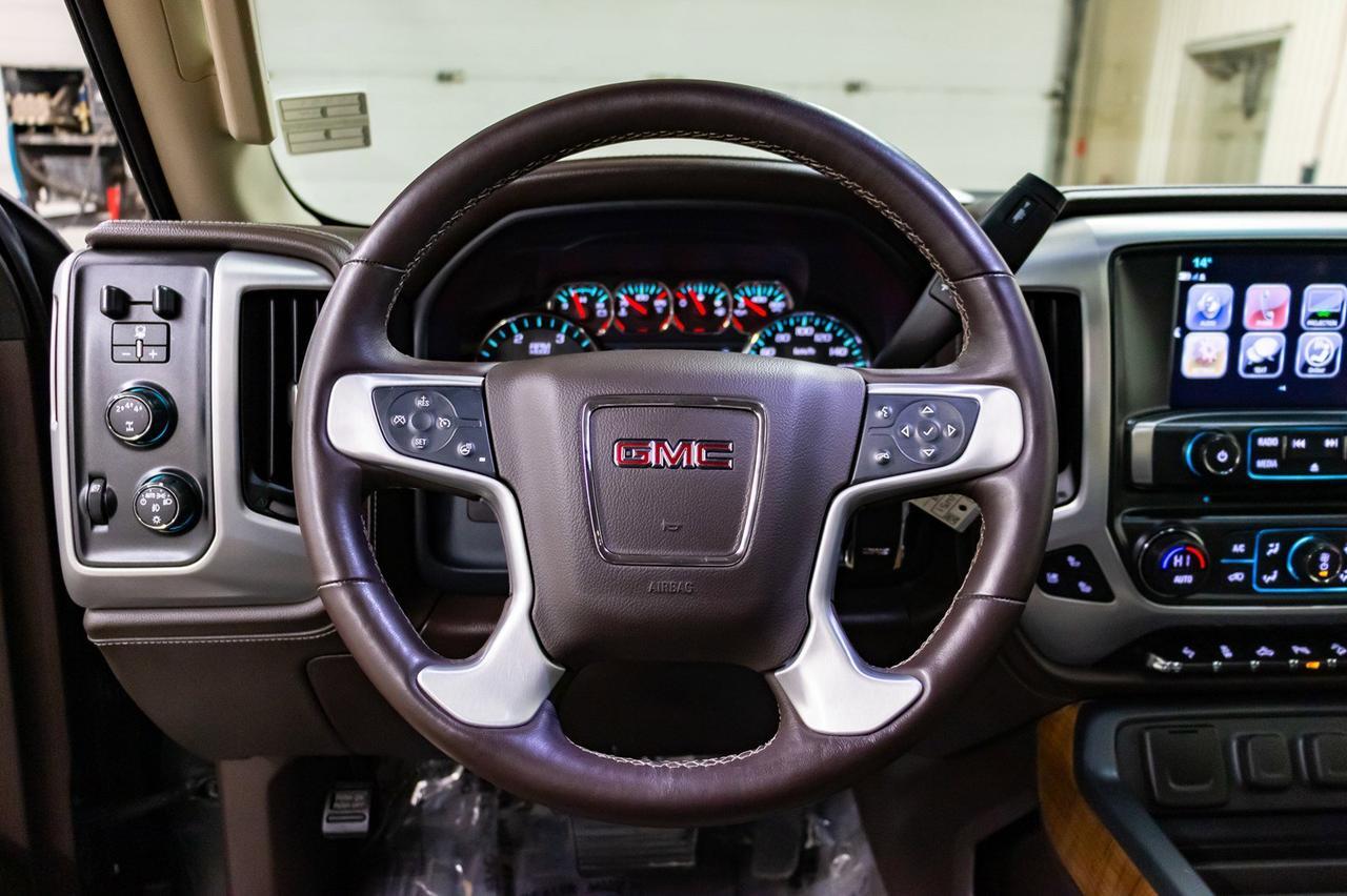 2017 GMC Sierra 2500HD 4x4 Crew Cab SLT Diesel Leather Roof BCam Red Deer AB