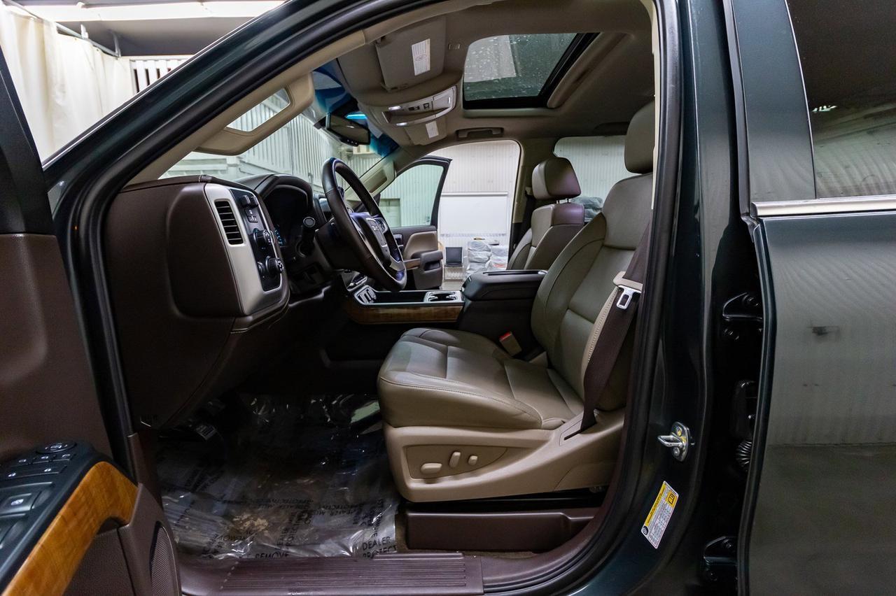 2017 GMC Sierra 2500HD 4x4 Crew Cab SLT Diesel Leather Roof BCam Red Deer AB