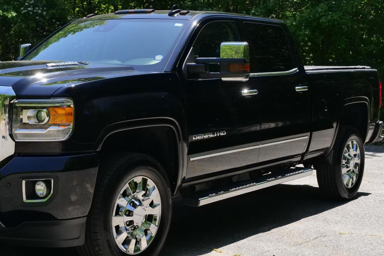 2017 GMC Sierra 2500HD Denali 4X4 / Turbo Diesel / Allison / Plus PKG! Lincolnton NC