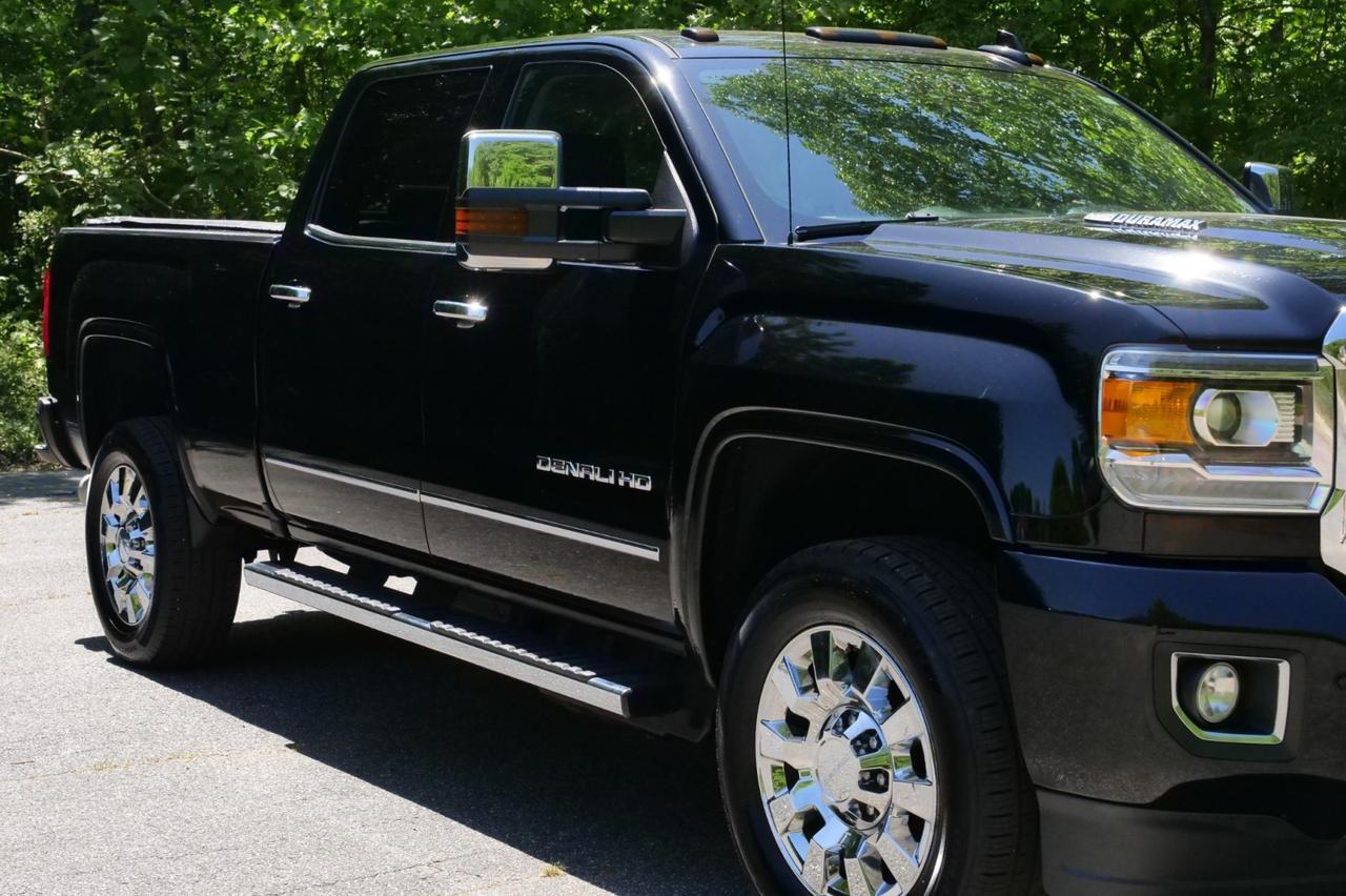 2017 GMC Sierra 2500HD Denali 4X4 / Turbo Diesel / Allison / Plus PKG! Lincolnton NC