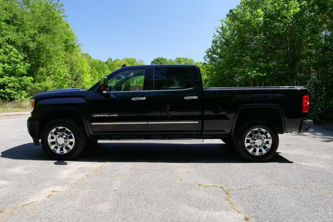 2017 GMC Sierra 2500HD Denali 4X4 / Turbo Diesel / Allison / Plus PKG! Lincolnton NC