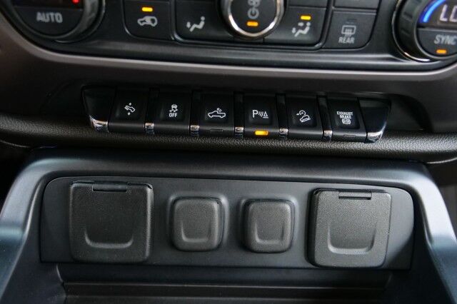 2017 GMC Sierra 2500HD SLT 4X4 / Duramax Diesel / Heated Seats! High Point NC