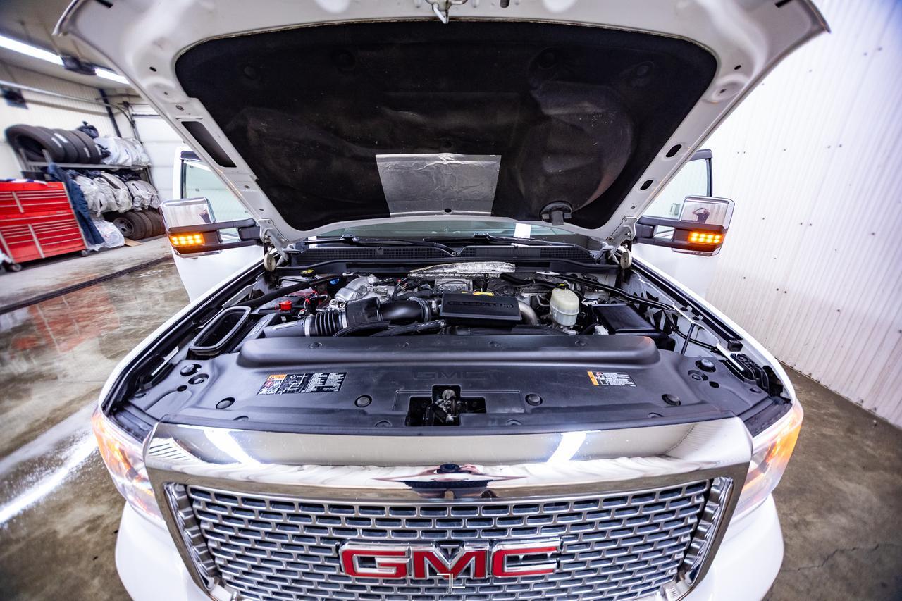 2017 GMC Sierra 3500 4x4 Crew Cab Denali HD Diesel Leather Roof Nav Red Deer AB