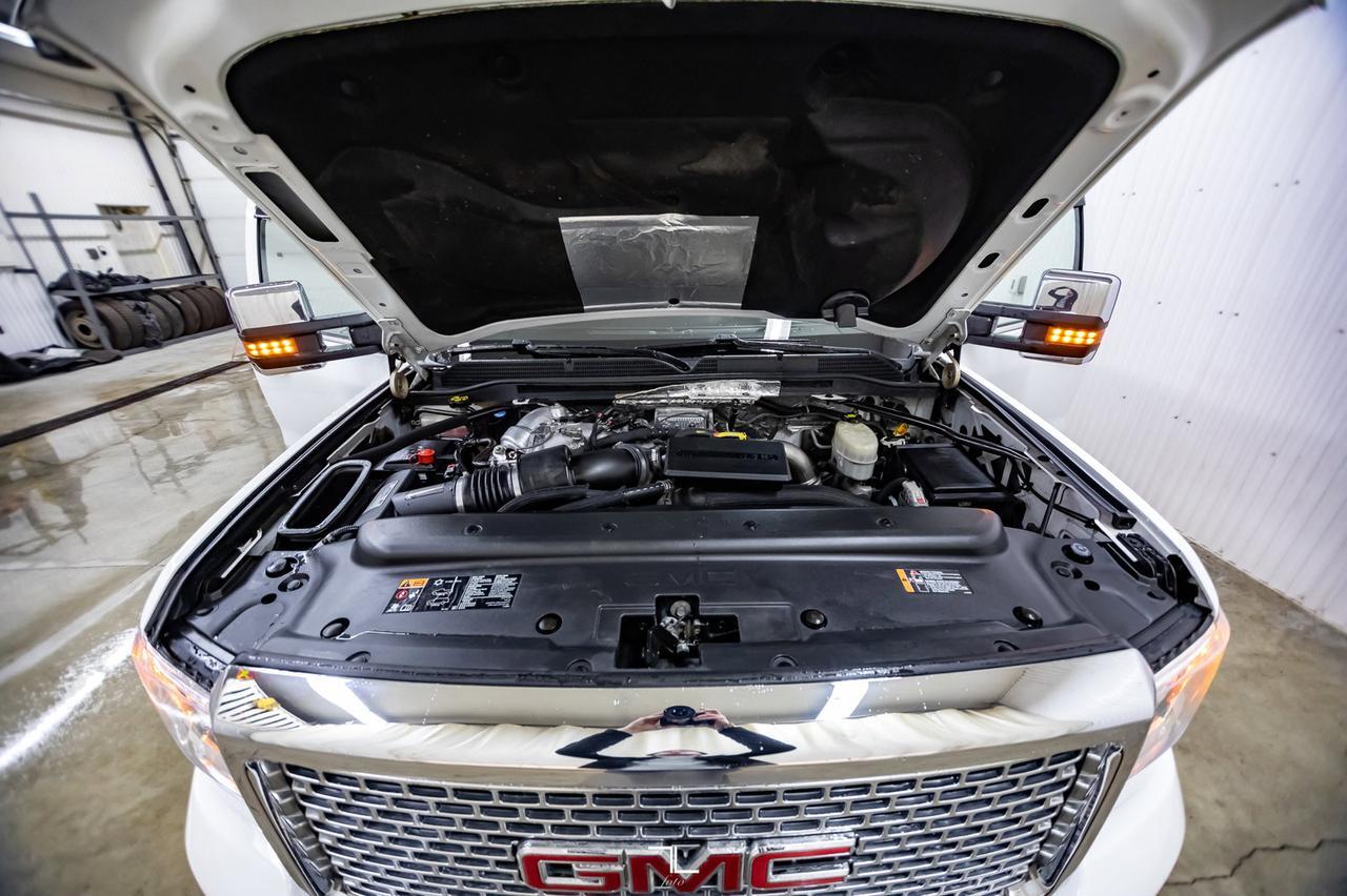 2017 GMC Sierra 3500 4x4 Crew Cab Denali HD Diesel Leather Roof Nav Red Deer AB