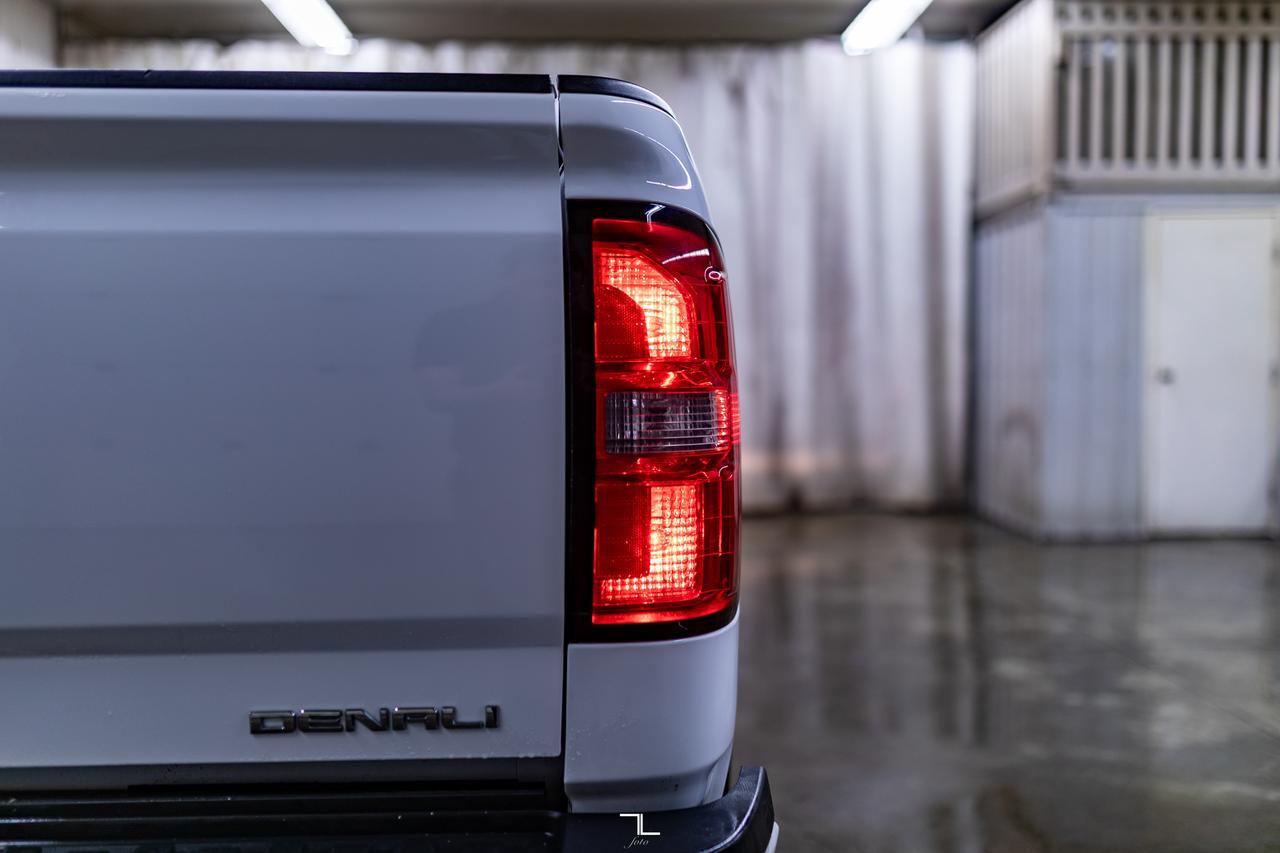 2017 GMC Sierra 3500 4x4 Crew Cab Denali HD Diesel Leather Roof Nav Red Deer AB