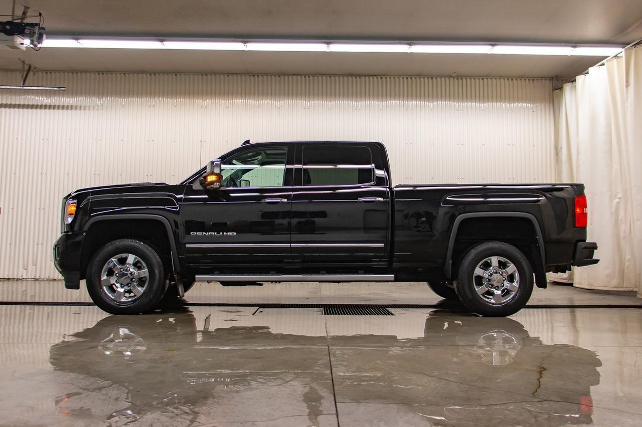 2017 GMC Sierra 3500HD 4x4 Crew Cab Denali Diesel Leather Roof Nav Red Deer AB