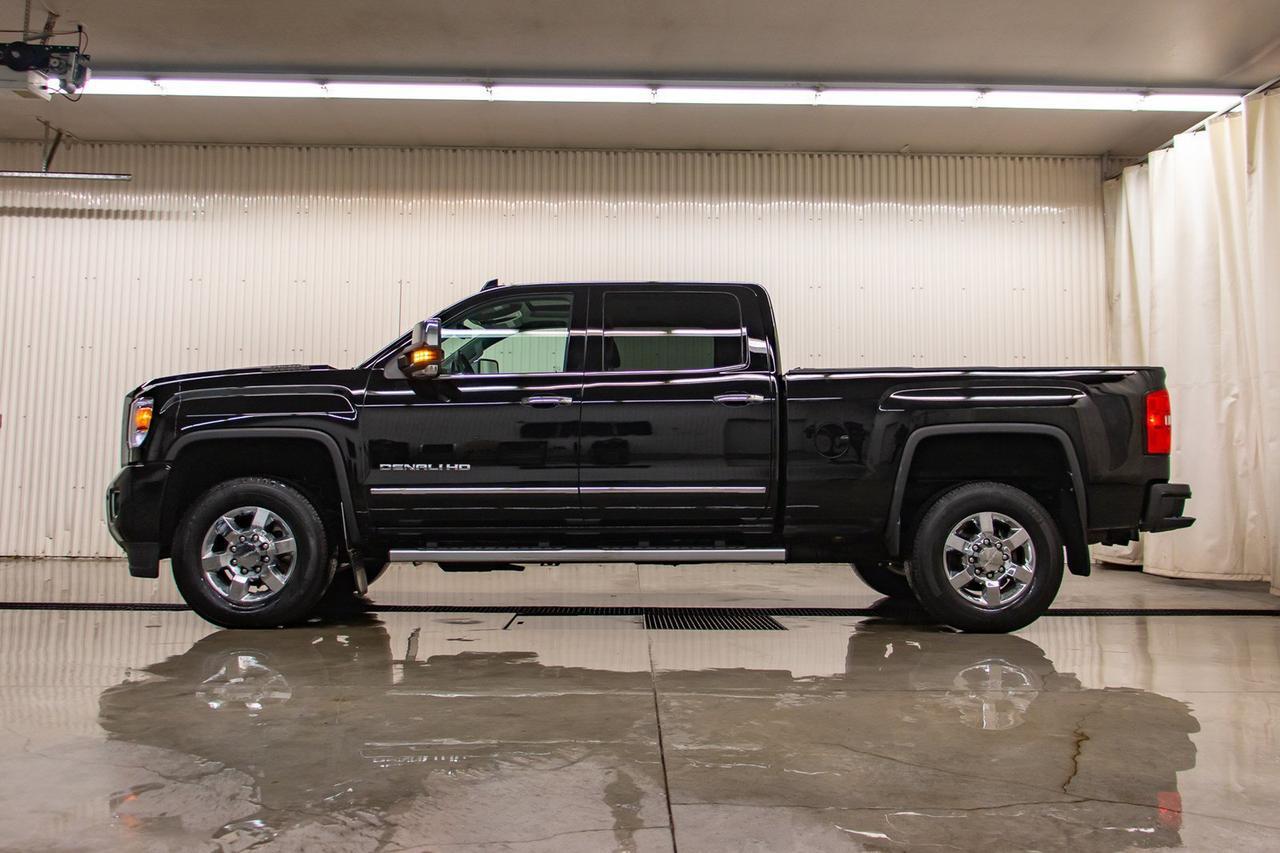 2017 GMC Sierra 3500HD 4x4 Crew Cab Denali Diesel Leather Roof Nav Red Deer AB
