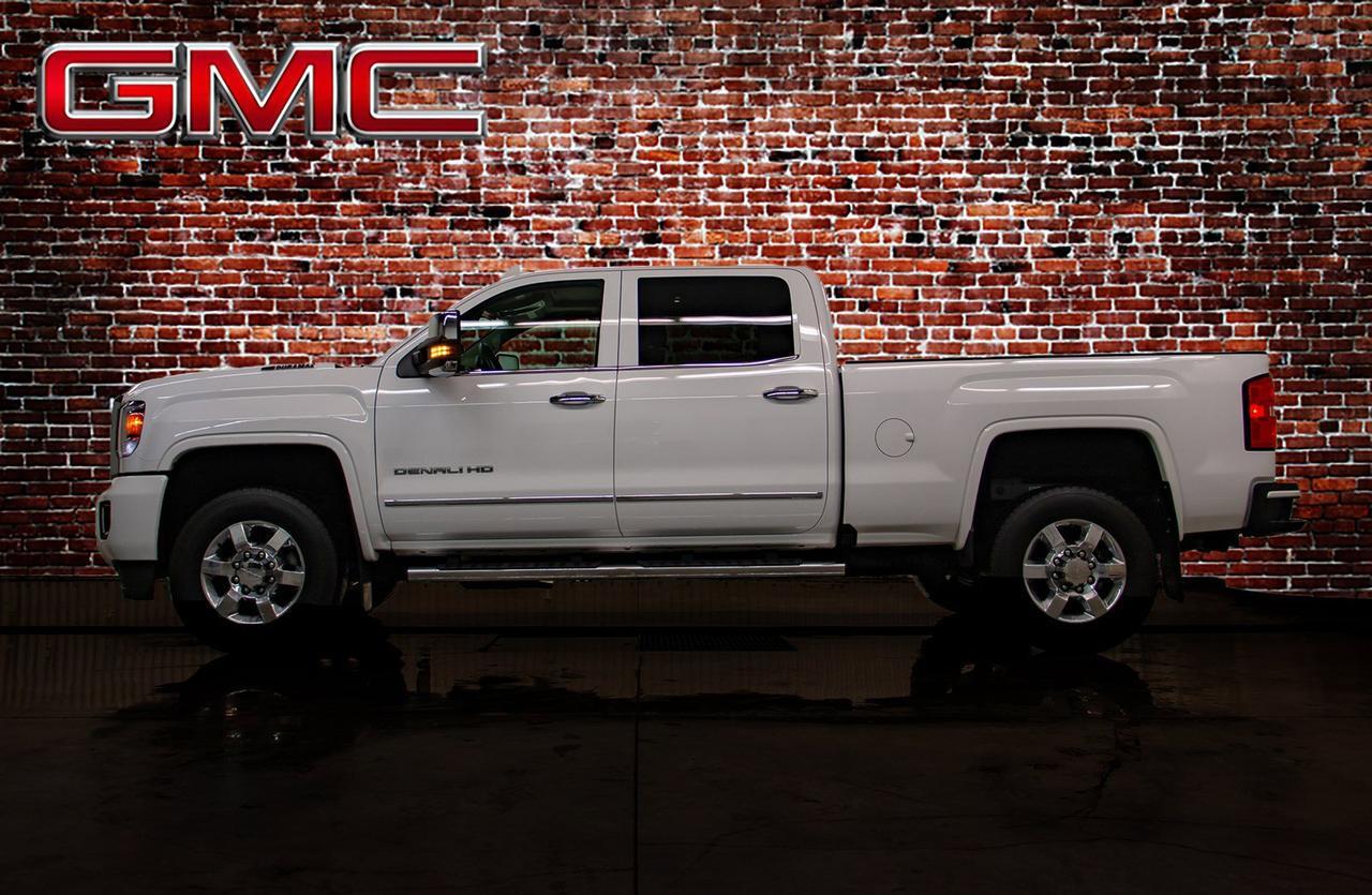 2017 GMC Sierra 3500HD 4x4 Crew Cab Denali Diesel Leather Roof Nav