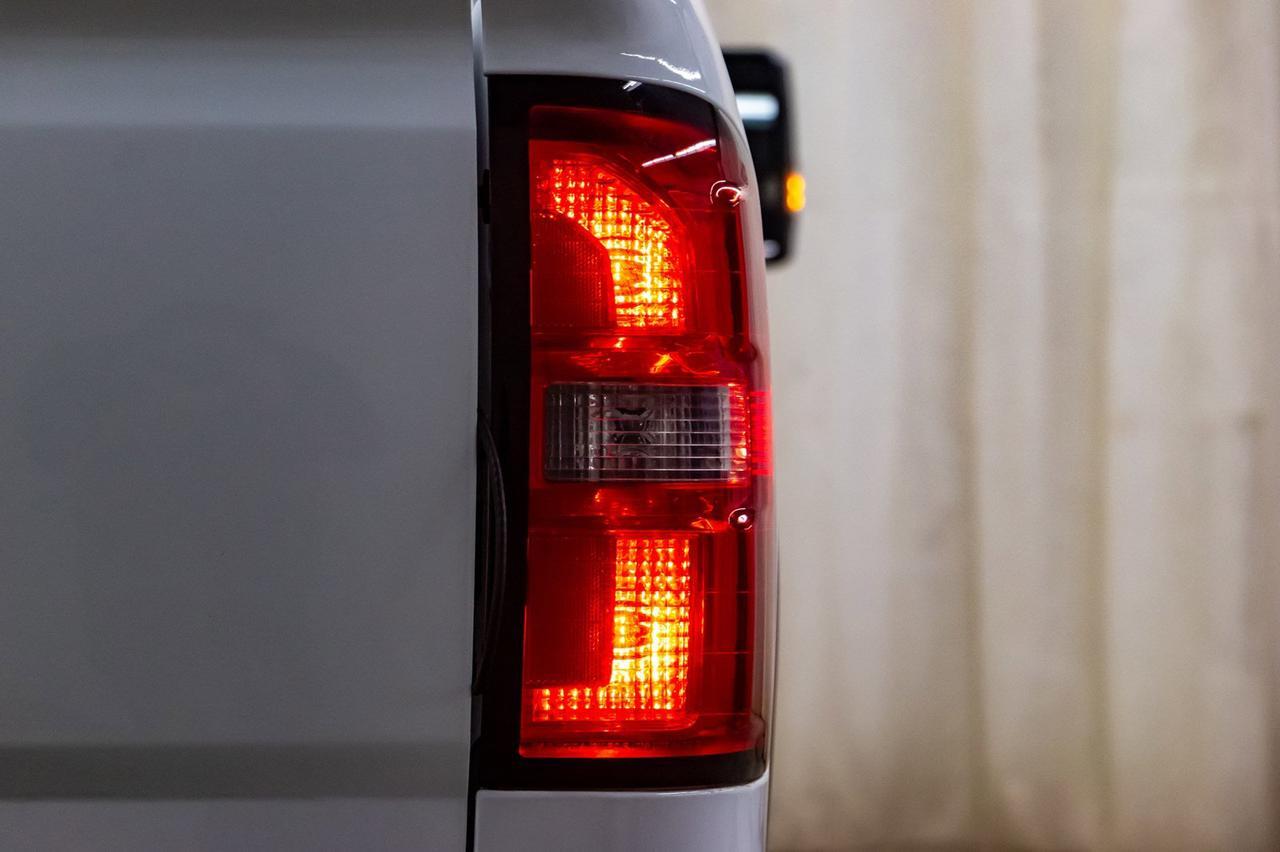 2017 GMC Sierra 3500HD 4x4 Crew Cab SLE Longbox BCam Red Deer AB