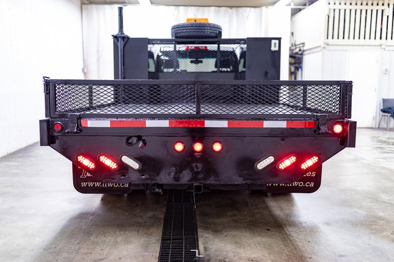 2017 GMC Sierra 3500HD 4x4 Reg Cab SLE Dually Deck Cabinets Red Deer AB