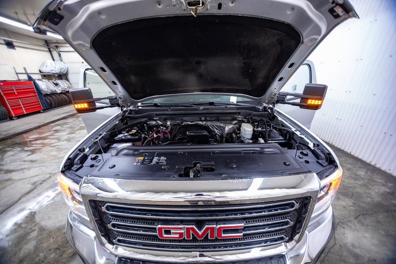 2017 GMC Sierra 3500HD 4x4 Reg Cab SLE Dually Deck Cabinets Red Deer AB