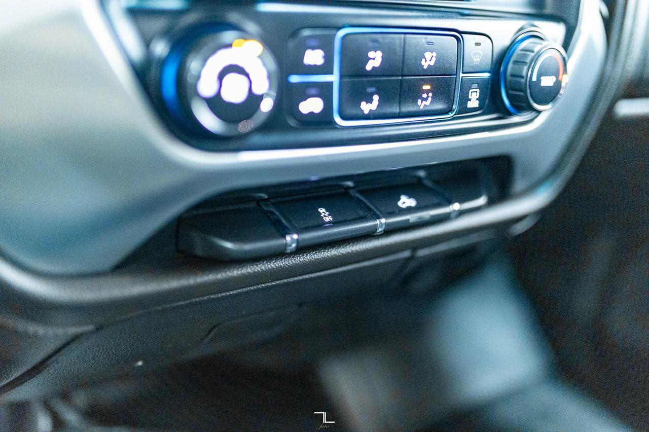 2017 GMC Sierra 3500HD 4x4 Reg Cab SLE Dually Deck Cabinets Red Deer AB